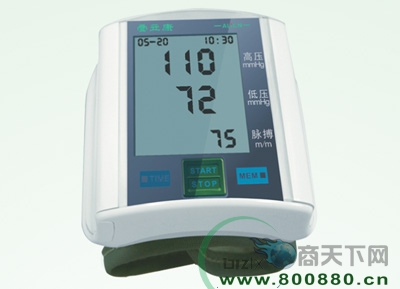 手腕式电子血压计